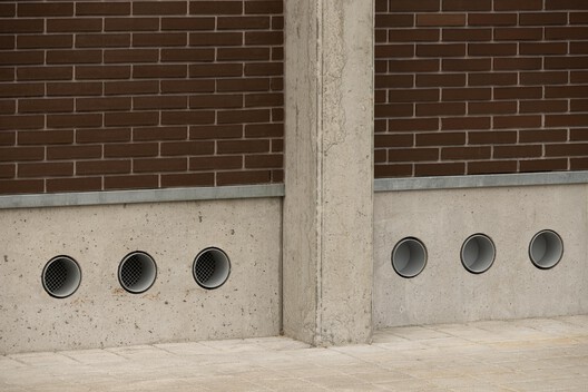 Hintze Ribeiro Multifamily Housing Building / Helder da Rocha Arquitectos Hintze Ribeiro Multifamily Housing Building / Helder da Rocha Arquitectos - Image 28 of 43