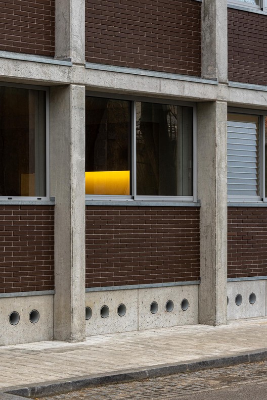 Hintze Ribeiro Multifamily Housing Building / Helder da Rocha Arquitectos Hintze Ribeiro Multifamily Housing Building / Helder da Rocha Arquitectos - Interior Photography, Concrete