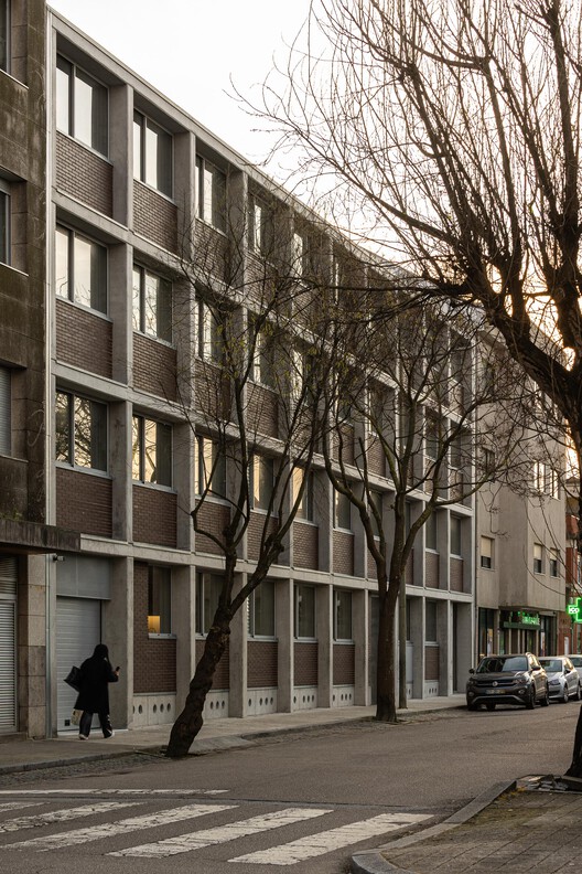 Hintze Ribeiro Multifamily Housing Building / Helder da Rocha Arquitectos - Exterior Photography