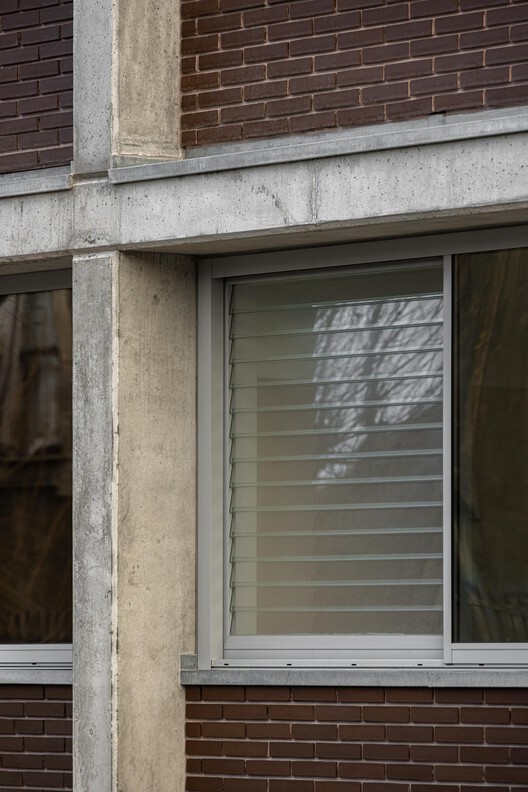 Hintze Ribeiro Multifamily Housing Building / Helder da Rocha Arquitectos Hintze Ribeiro Multifamily Housing Building / Helder da Rocha Arquitectos - Interior Photography, Brick, Concrete, Glass