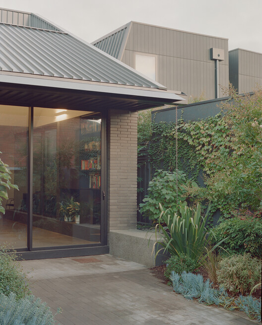 Burnley House / Sonelo Architects - Image 7 of 37