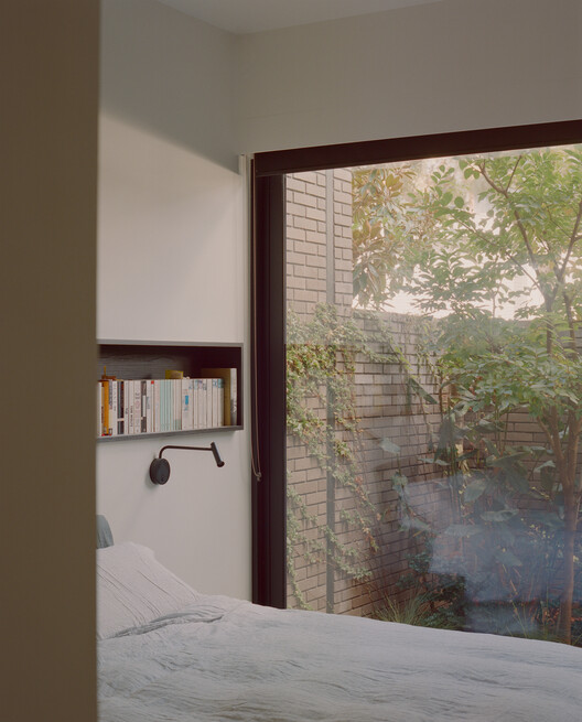 Burnley House / Sonelo Architects - Interior Photography, Bedroom, Wood, Glass