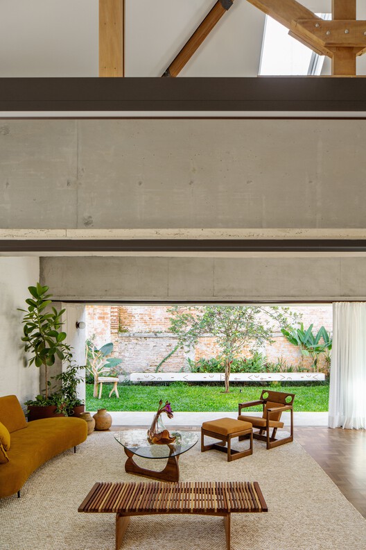 Cafelândia House / Ana Sawaia Arquitetura - Interior Photography, Living Room, Wood, Chair, Beam