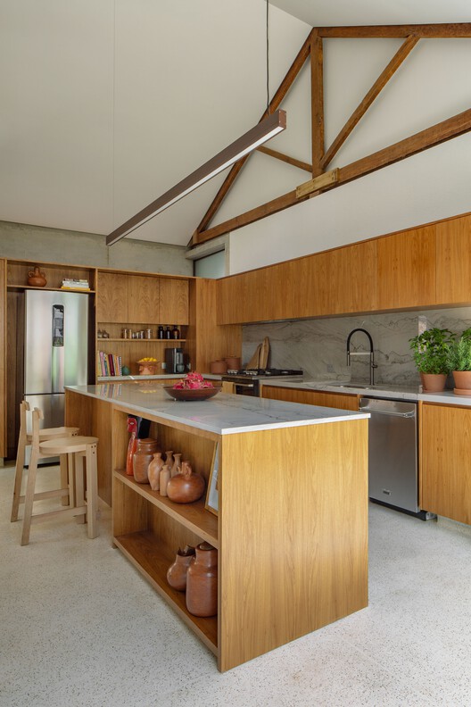 Cafelândia House / Ana Sawaia Arquitetura - Interior Photography, Kitchen, Wood, Countertop, Chair
