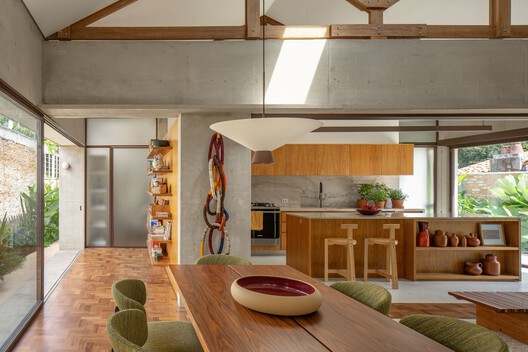 Cafelândia House / Ana Sawaia Arquitetura - Interior Photography, Wood, Kitchen, Lighting, Beam, Chair, Countertop