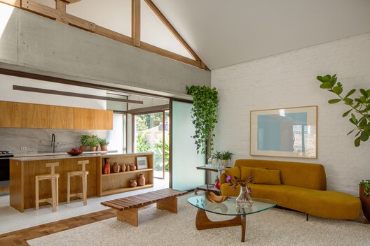 Cafelândia House / Ana Sawaia Arquitetura - Interior Photography, Living Room, Wood, Sofa, Table, Lighting, Chair