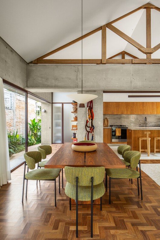 Cafelândia House / Ana Sawaia Arquitetura - Interior Photography, Wood, Table, Chair, Lighting