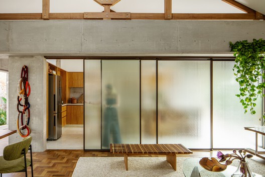Cafelândia House / Ana Sawaia Arquitetura - Interior Photography, Wood, Lighting, Door, Glass, Chair