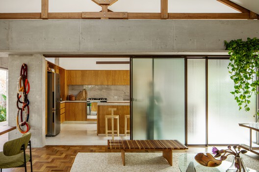 Cafelândia House / Ana Sawaia Arquitetura - Interior Photography, Kitchen, Wood, Lighting, Chair, Door, Glass, Beam