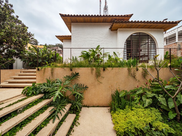 Casa Cafelândia / Ana Sawaia Arquitetura - fotografía exterior, escalera, jardín, patio interior