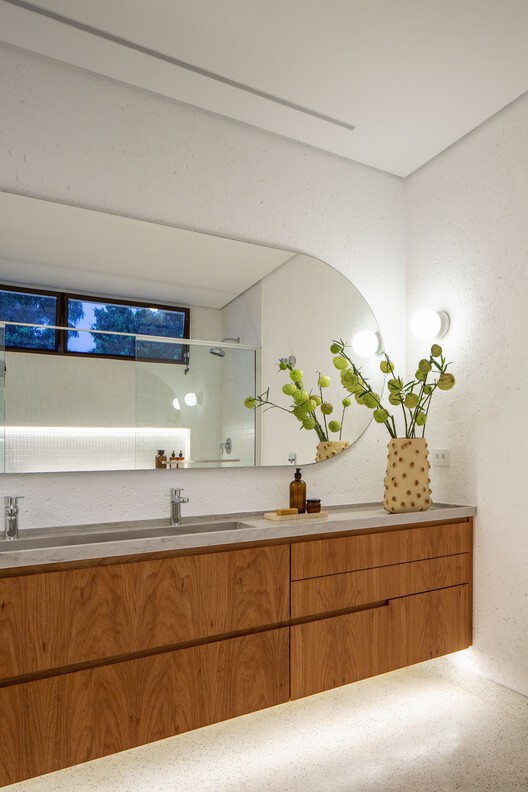 Cafelândia House / Ana Sawaia Arquitetura - Interior Photography, Bathroom, Wood, Countertop, Sink, Lighting