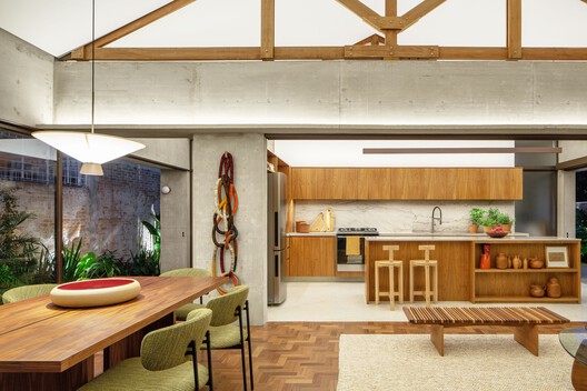 Cafelândia House / Ana Sawaia Arquitetura - Interior Photography, Wood, Kitchen, Countertop, Table, Lighting, Chair