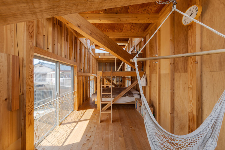 シュート　GLOBAL ARCHITECTURE 1〜6 小屋から家へ House & Office SH / 1-1 Architects | ArchDaily