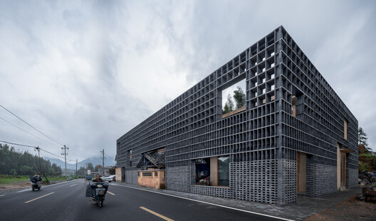 Memory of the Earth: 4 Adaptive Reuse Projects Transforming Ceramic Factories - Image 9 of 19