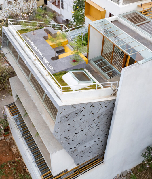 The Blooming Haus / Studio WhiteScape - Image 7 of 33