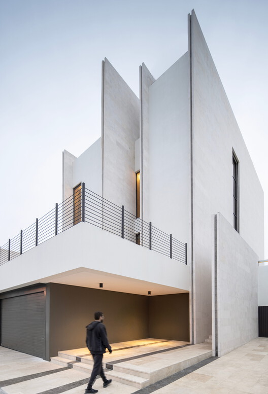 House 30 / Massive Order - Exterior Photography, Houses, Stairs