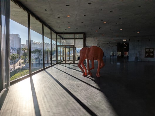 Peter Zumthor’s LACMA David Geffen Galleries Open in Los Angeles - Image 15 of 45