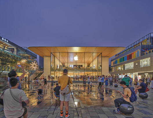 Designing a Brand: How Apple Built an Architectural Language of Glass and Order Designing a Brand: How Apple Built an Architectural Language of Glass and Order - Image 9 of 15
