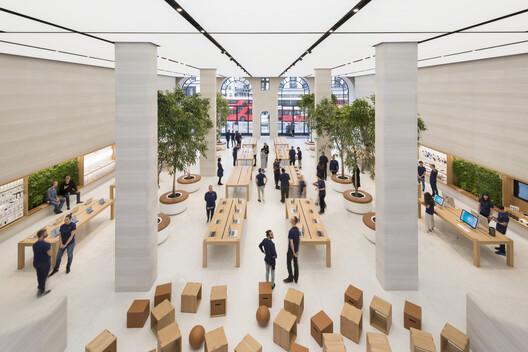 Designing a Brand: How Apple Built an Architectural Language of Glass and Order Designing a Brand: How Apple Built an Architectural Language of Glass and Order - Image 14 of 15