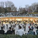 Designing a Brand: How Apple Built an Architectural Language of Glass and Order - Imagen 4 de 4