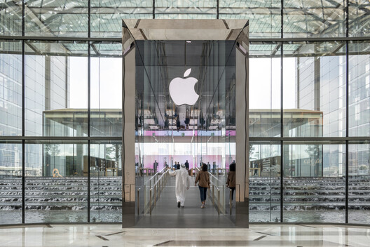 Designing a Brand: How Apple Built an Architectural Language of Glass and Order Designing a Brand: How Apple Built an Architectural Language of Glass and Order - Image 4 of 15