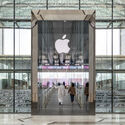Designing a Brand: How Apple Built an Architectural Language of Glass and Order - Imagen 3 de 4