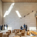 Designing a Brand: How Apple Built an Architectural Language of Glass and Order - Imagen 1 de 4