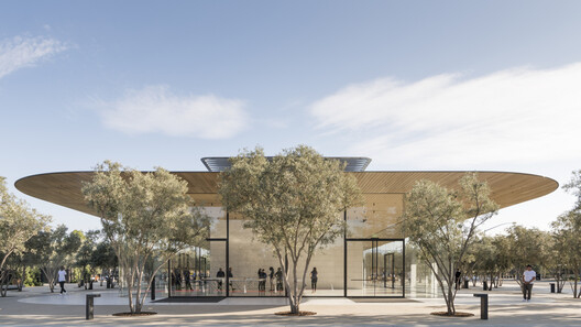 Designing a Brand: How Apple Built an Architectural Language of Glass and Order Designing a Brand: How Apple Built an Architectural Language of Glass and Order - Image 10 of 15