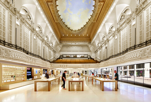 Designing a Brand: How Apple Built an Architectural Language of Glass and Order Designing a Brand: How Apple Built an Architectural Language of Glass and Order - Image 7 of 15