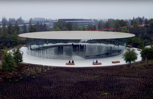 Designing a Brand: How Apple Built an Architectural Language of Glass and Order Designing a Brand: How Apple Built an Architectural Language of Glass and Order - Image 3 of 15