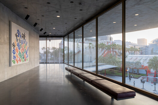 Peter Zumthor’s LACMA David Geffen Galleries Open in Los Angeles - Image 37 of 45