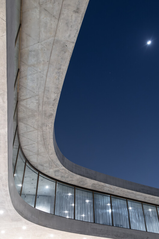 Peter Zumthor’s LACMA David Geffen Galleries Open in Los Angeles - Image 5 of 45