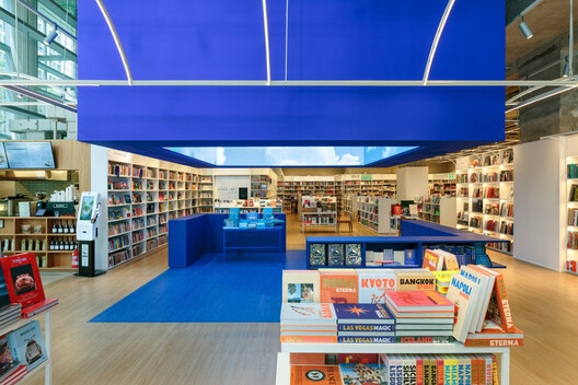 Livraria da Vila / ARCHITECTS OFFICE Livraria da Vila / ARCHITECTS OFFICE - Exterior Photography, Shelving, Lighting