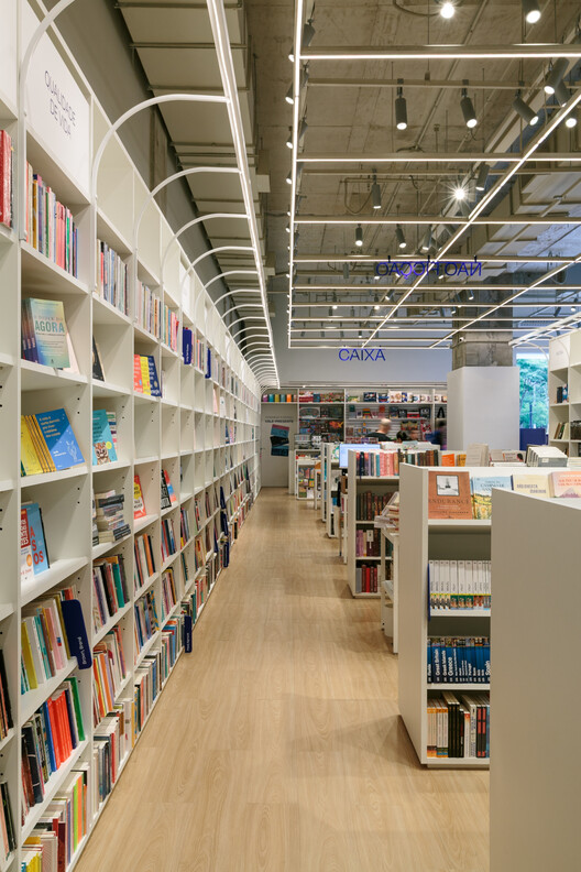 Livraria da Vila / ARCHITECTS OFFICE Livraria da Vila / ARCHITECTS OFFICE - Interior Photography, Closet, Shelving, Glass