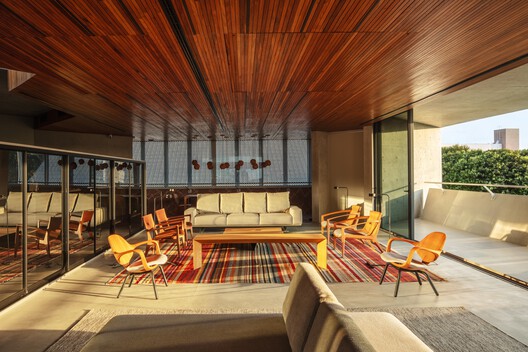 Casa HaveBlue / Yuri Vital Arquiteto Casa HaveBlue / Yuri Vital Arquiteto - Fotografía interior, Sala de estar, Madera, Sillas, Mesas