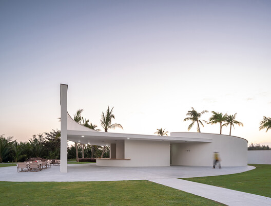 Conch Station / Perform Design Studio - Image 5 of 19