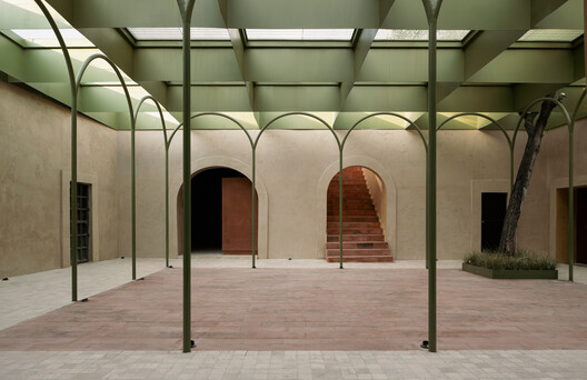 JGG I Shopping Center / OMAC Arquitectos - Interior Photography, Arch, Arcade