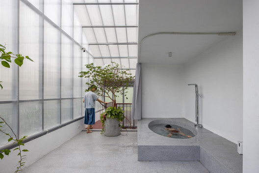 Loli House / t + m design office - Interior Photography, Bathroom, Glass, Concrete