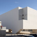 Iglesia y centro parroquial de São José da Boavista / Matos Gameiro Arquitectos  + Atelier Bugio - Iglesia
