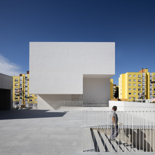 Iglesia y centro parroquial de São José da Boavista / Matos Gameiro Arquitectos + Atelier Bugio Iglesia y centro parroquial de São José da Boavista / Matos Gameiro Arquitectos + Atelier Bugio - Fotografía exterior