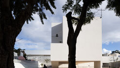 Igreja e Centro Paroquial São José da Boavista / Matos Gameiro Arquitectos  + Atelier Bugio