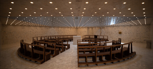 Iglesia y centro parroquial de São José da Boavista / Matos Gameiro Arquitectos + Atelier Bugio Iglesia y centro parroquial de São José da Boavista / Matos Gameiro Arquitectos + Atelier Bugio - Imagen 13 de 36