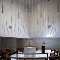 Iglesia y centro parroquial de São José da Boavista / Matos Gameiro Arquitectos  + Atelier Bugio - Iglesia