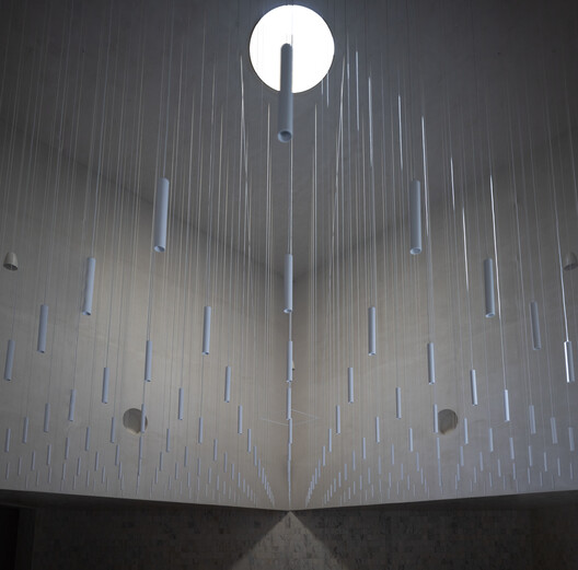 Iglesia y centro parroquial de São José da Boavista / Matos Gameiro Arquitectos + Atelier Bugio Iglesia y centro parroquial de São José da Boavista / Matos Gameiro Arquitectos + Atelier Bugio - Imagen 16 de 36