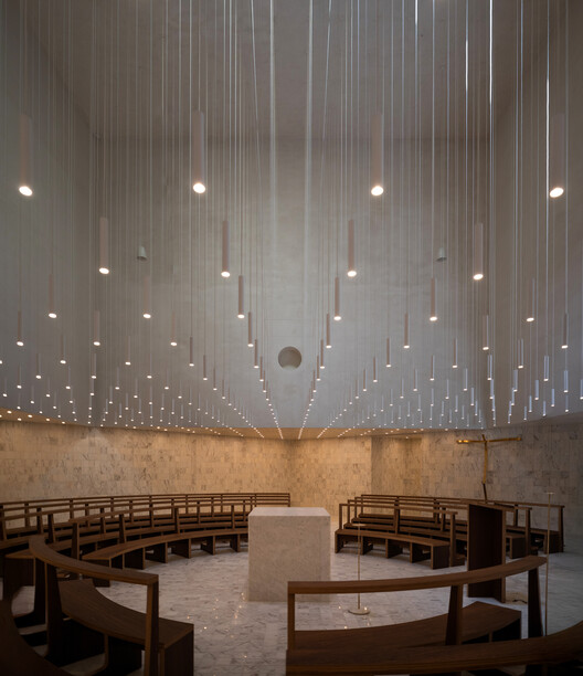 Iglesia y centro parroquial de São José da Boavista / Matos Gameiro Arquitectos + Atelier Bugio Iglesia y centro parroquial de São José da Boavista / Matos Gameiro Arquitectos + Atelier Bugio - Imagen 18 de 36