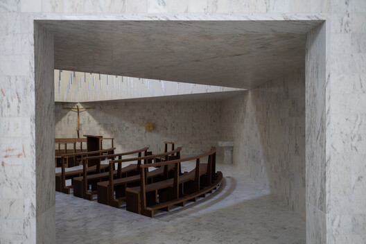 Iglesia y centro parroquial de São José da Boavista / Matos Gameiro Arquitectos + Atelier Bugio Iglesia y centro parroquial de São José da Boavista / Matos Gameiro Arquitectos + Atelier Bugio - Imagen 19 de 36