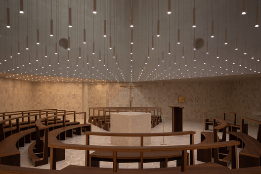 Iglesia y centro parroquial de São José da Boavista / Matos Gameiro Arquitectos + Atelier Bugio Iglesia y centro parroquial de São José da Boavista / Matos Gameiro Arquitectos + Atelier Bugio - Imagen 20 de 36