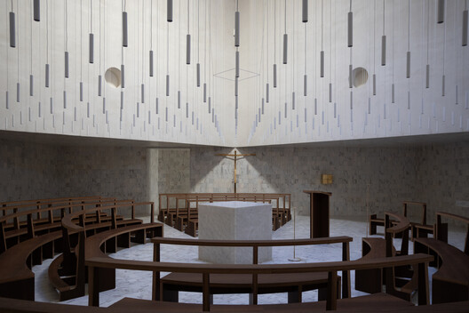 Iglesia y centro parroquial de São José da Boavista / Matos Gameiro Arquitectos + Atelier Bugio Iglesia y centro parroquial de São José da Boavista / Matos Gameiro Arquitectos + Atelier Bugio - Imagen 21 de 36