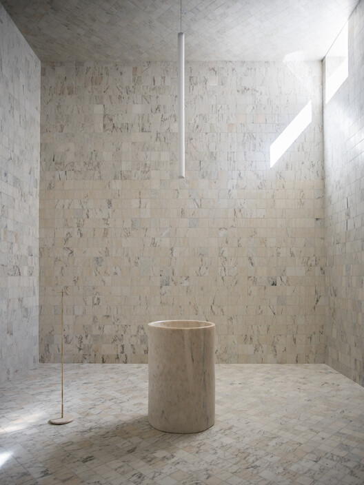 Iglesia y centro parroquial de São José da Boavista / Matos Gameiro Arquitectos + Atelier Bugio Iglesia y centro parroquial de São José da Boavista / Matos Gameiro Arquitectos + Atelier Bugio - Imagen 22 de 36