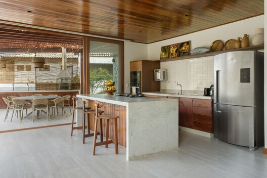 Terramar House / Estúdio Pedro Haruf - Interior Photography, Kitchen, Wood, Countertop, Chair, Beam
